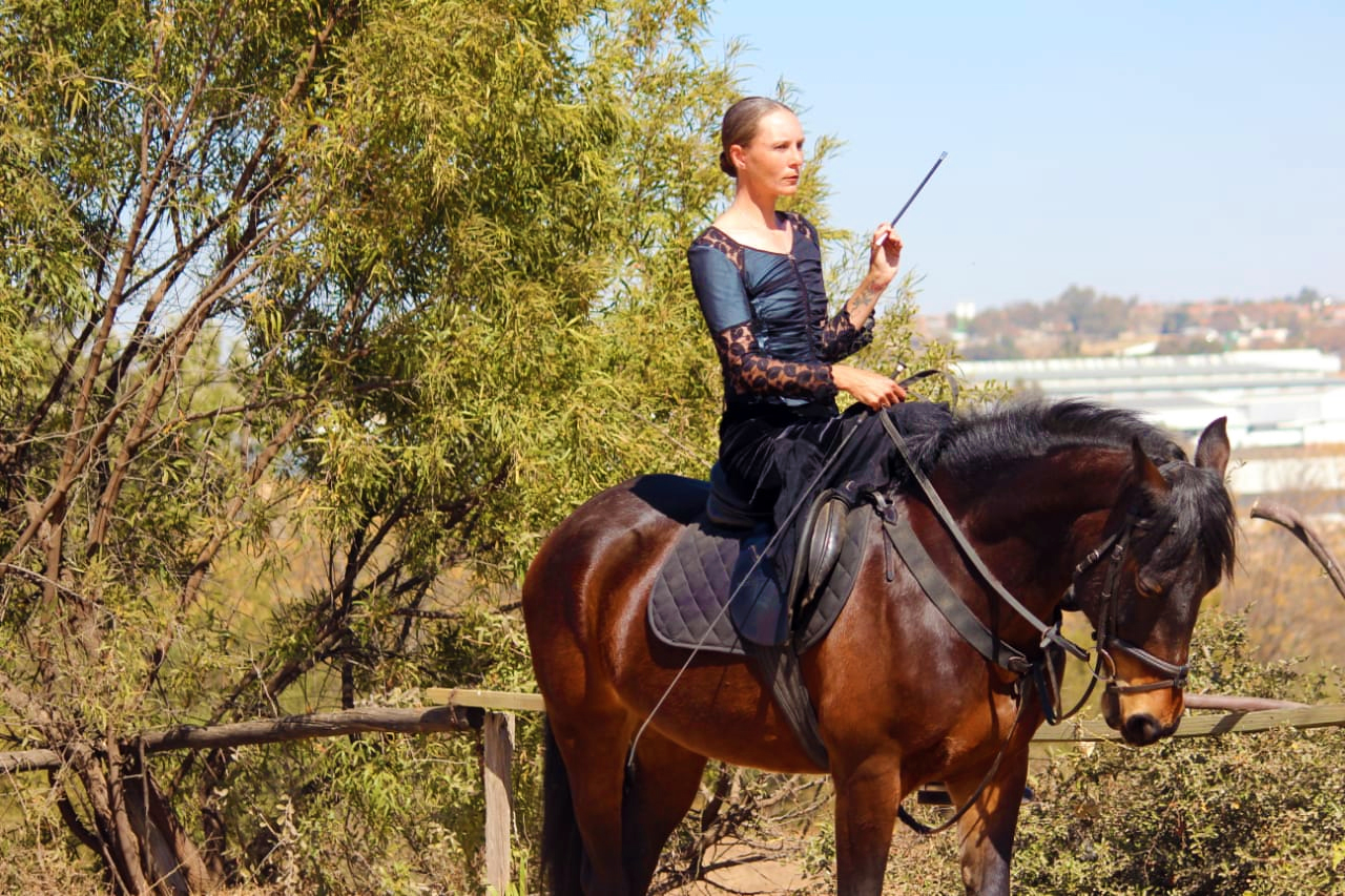 Angie Michna as Terry Pratchett's Adorabelle Dearheart riding Fury (possibly Boris's sister!) 🐢🐘🐘🐘🐘